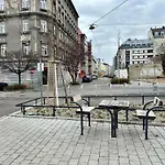 Spacious Central 4-Room Suite For 6 - Near Subway