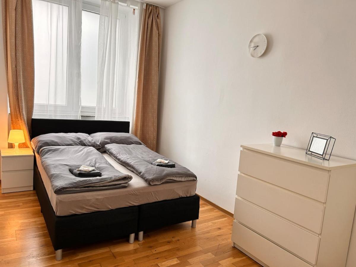 Spacious 4-room For 6 - Near Subway