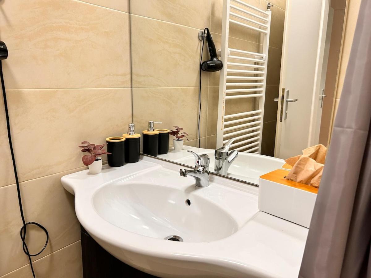 Spacious 4-room For 6 - Near Subway Appartement