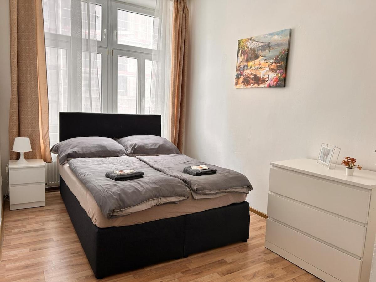 Appartement Spacious 4-room For 6 - Near Subway Wenen
