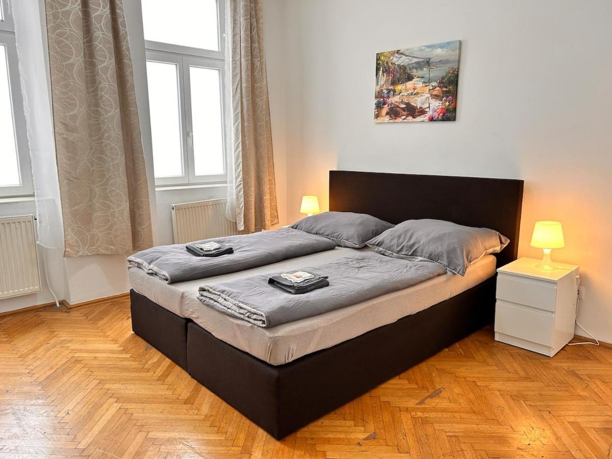 Spacious 4-room For 6 - Near Subway Appartement