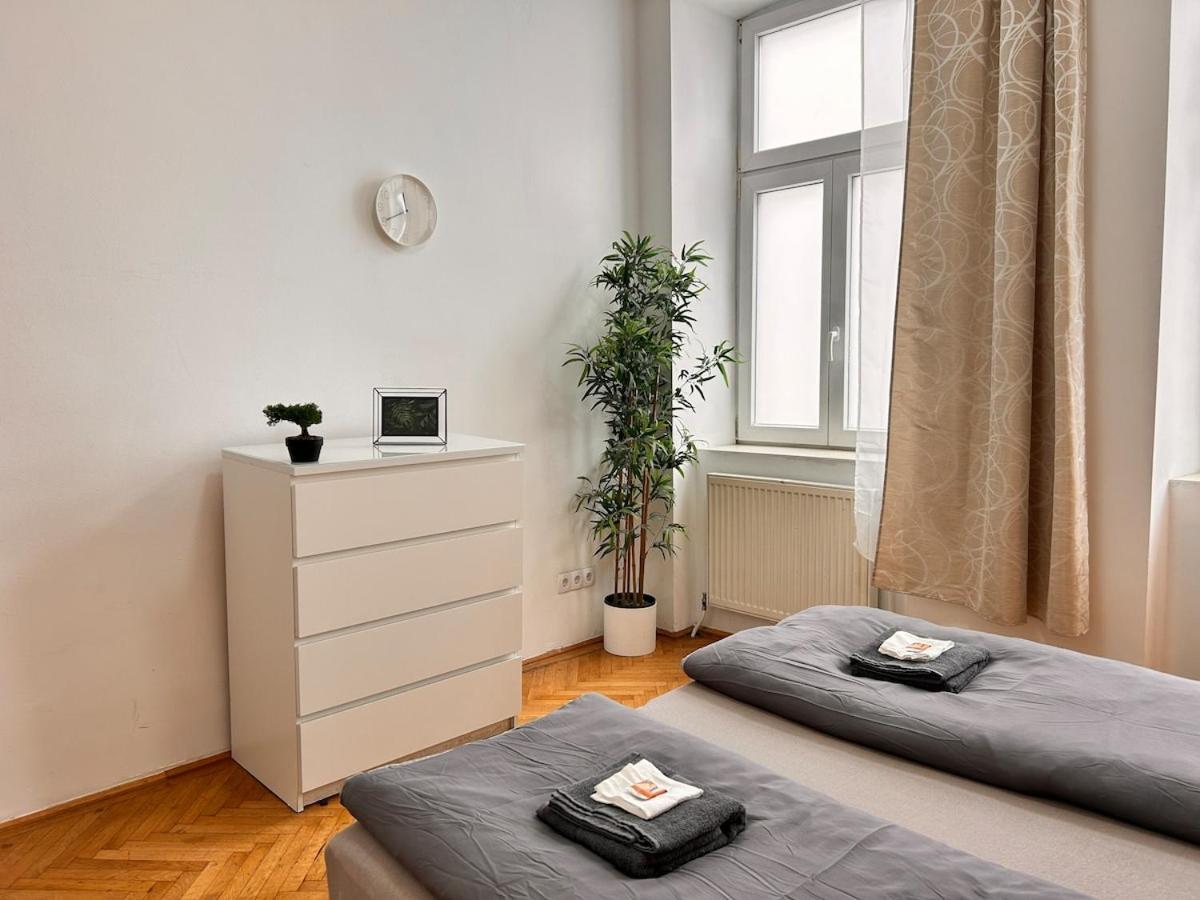 Appartement Spacious 4-room For 6 - Near Subway